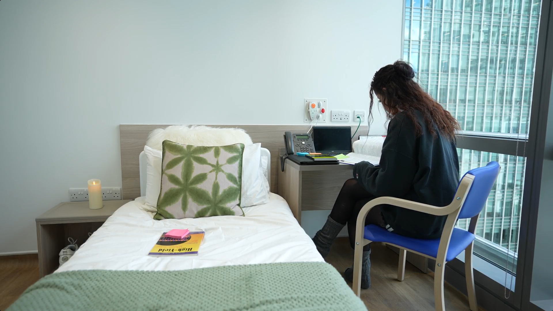 FluCamp volunteer working in her clinical trial room